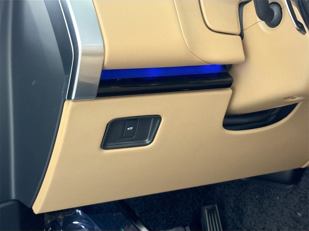 2025 Land Rover Range Rover SE photo 7