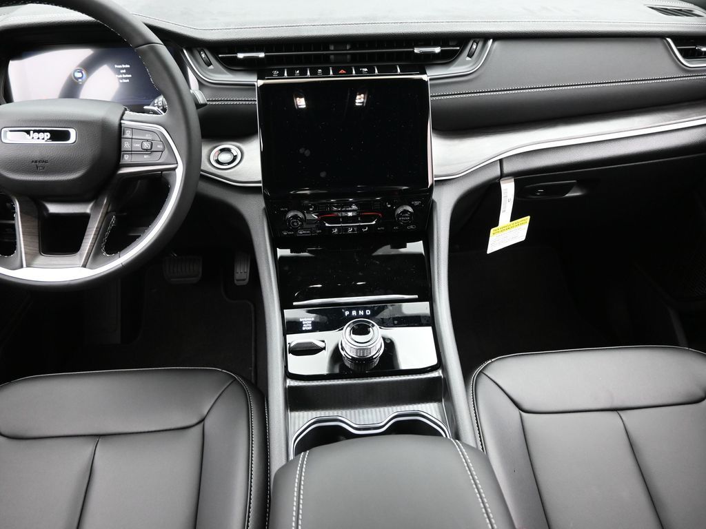 2025 Jeep Grand Cherokee Limited photo 7