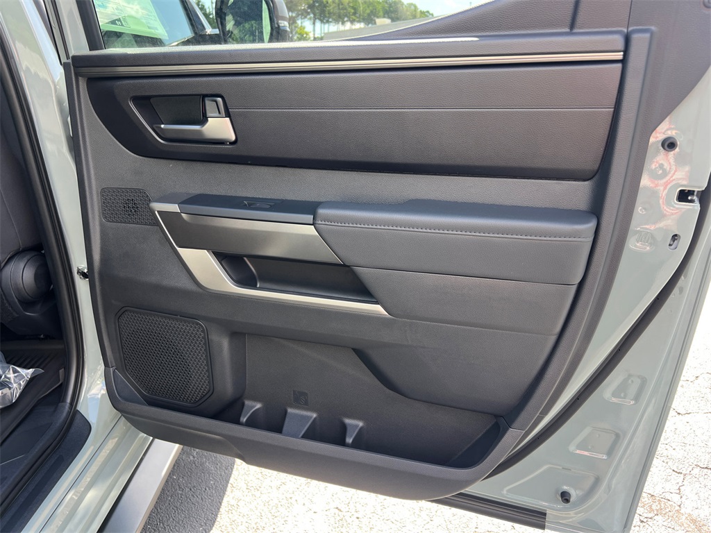 2025 Toyota Tundra SR5 CrewMax photo 16