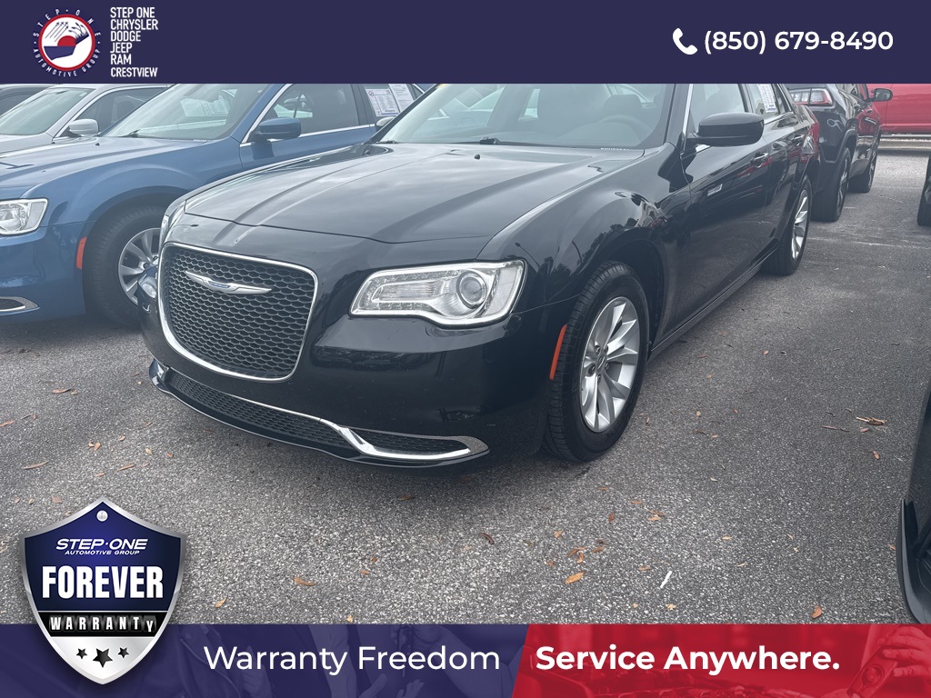 2022 Chrysler 300 Touring's photo