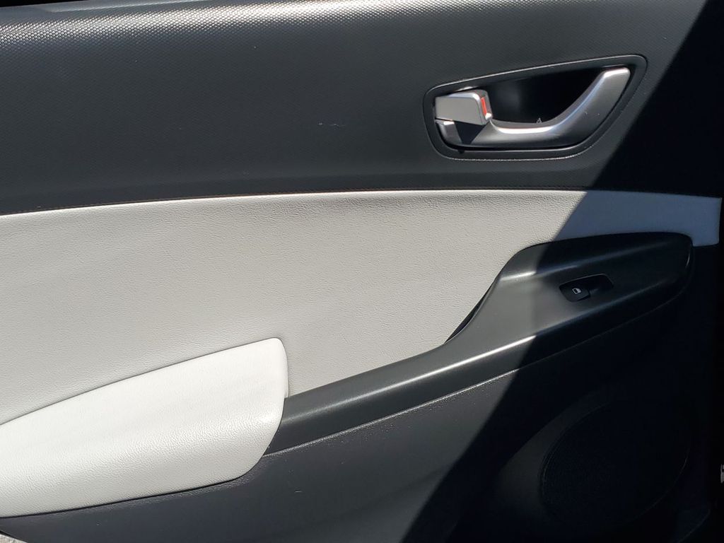 2023 Hyundai Kona Limited photo 38