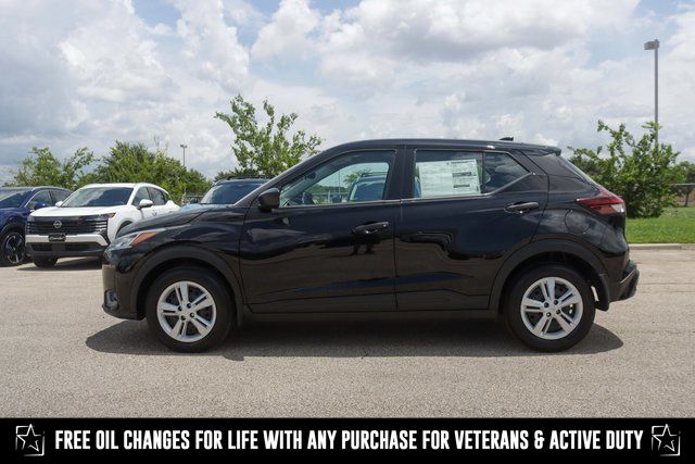 2025 Nissan Kicks Play S photo 2