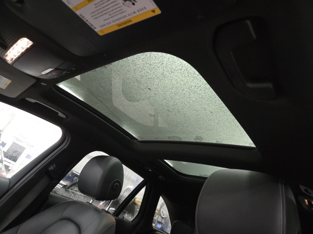 2020 Mercedes Benz GLC 300 4MATIC photo 4