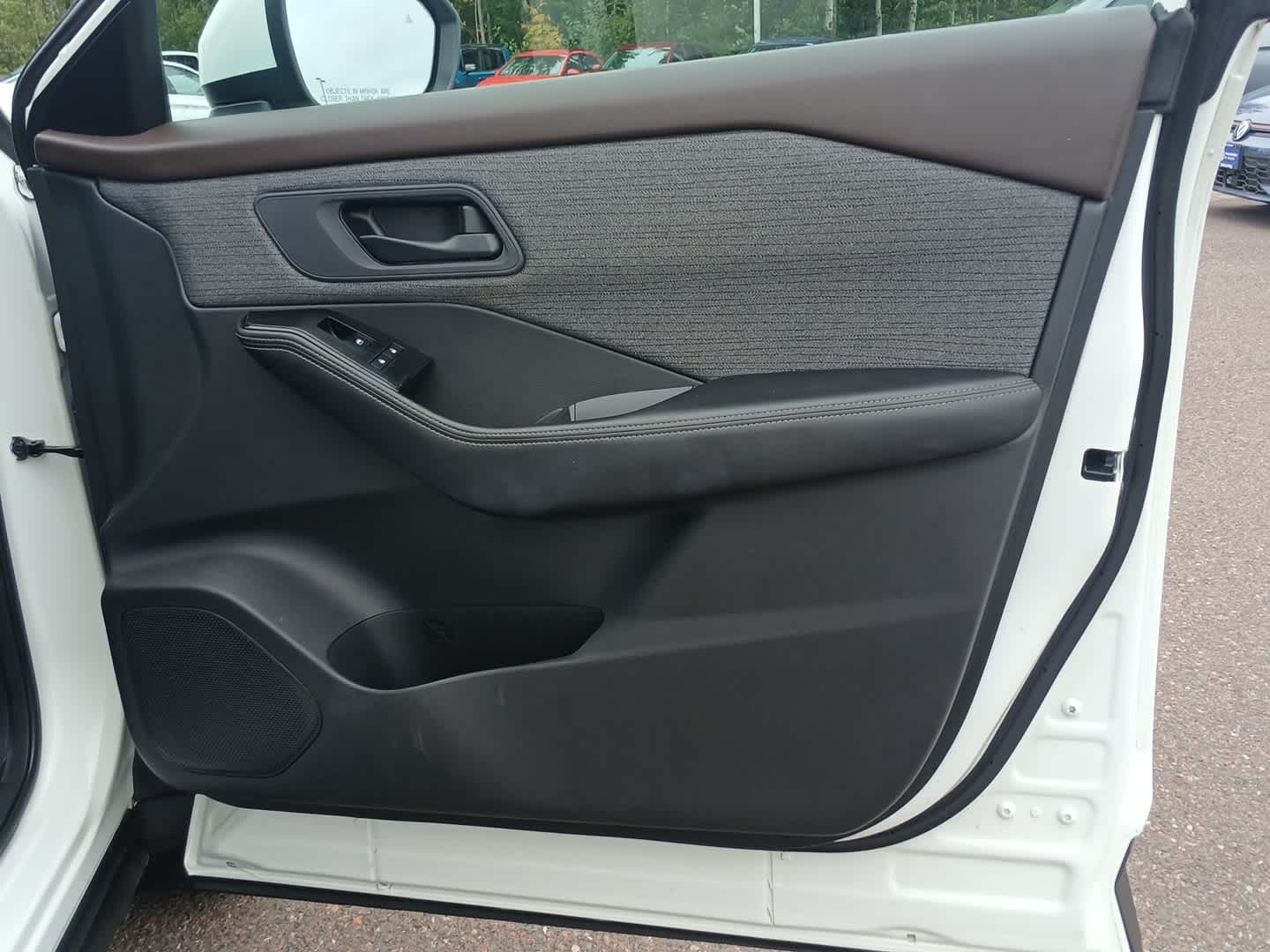 2022 Nissan Rogue S photo 35