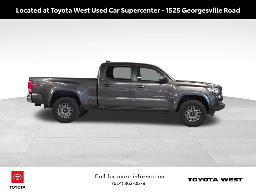2017 Toyota Tacoma SR5 photo 4