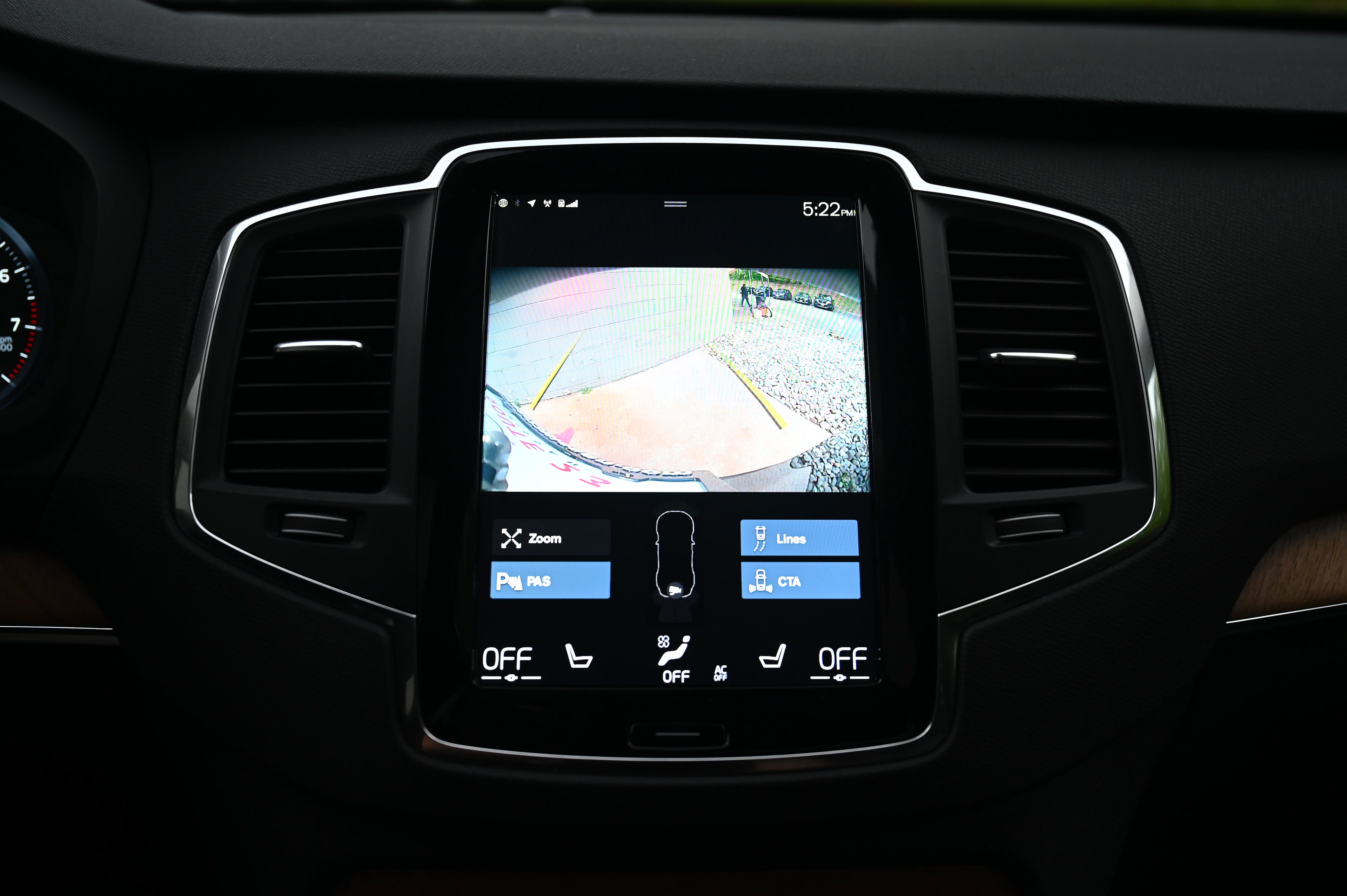 2022 Volvo XC90 T6 Momentum photo 6