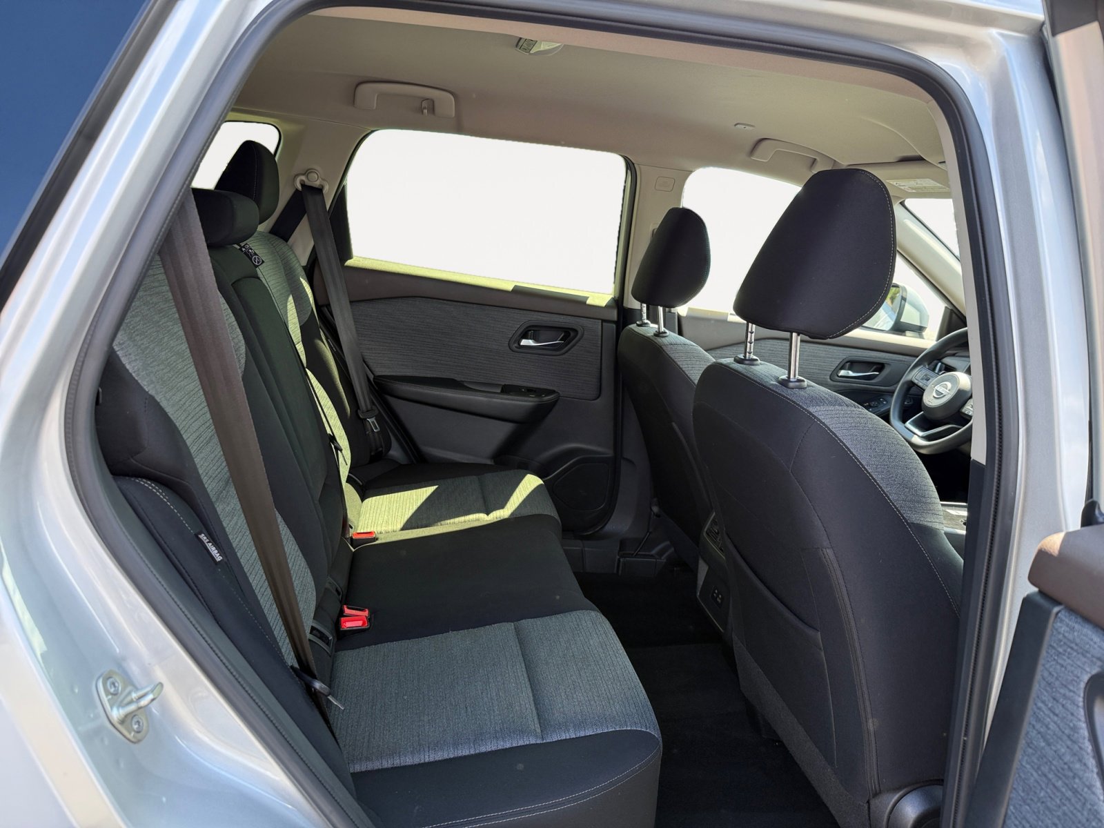 2023 Nissan Rogue SV photo 18