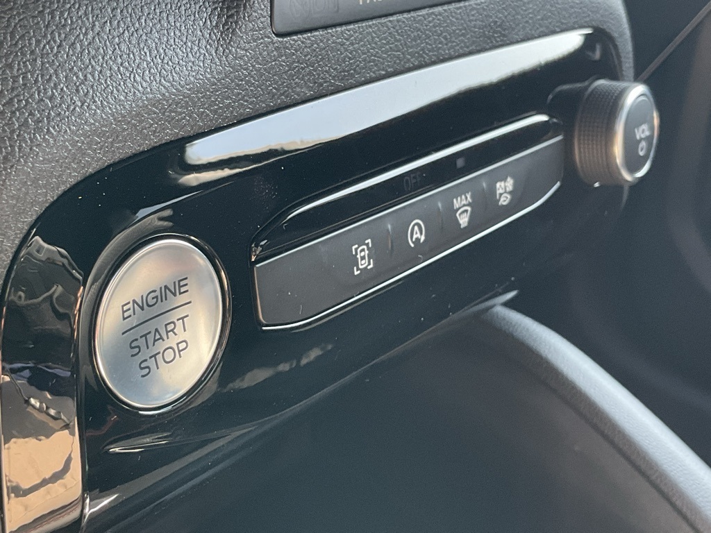 2025 Ford Escape ST-Line photo 4