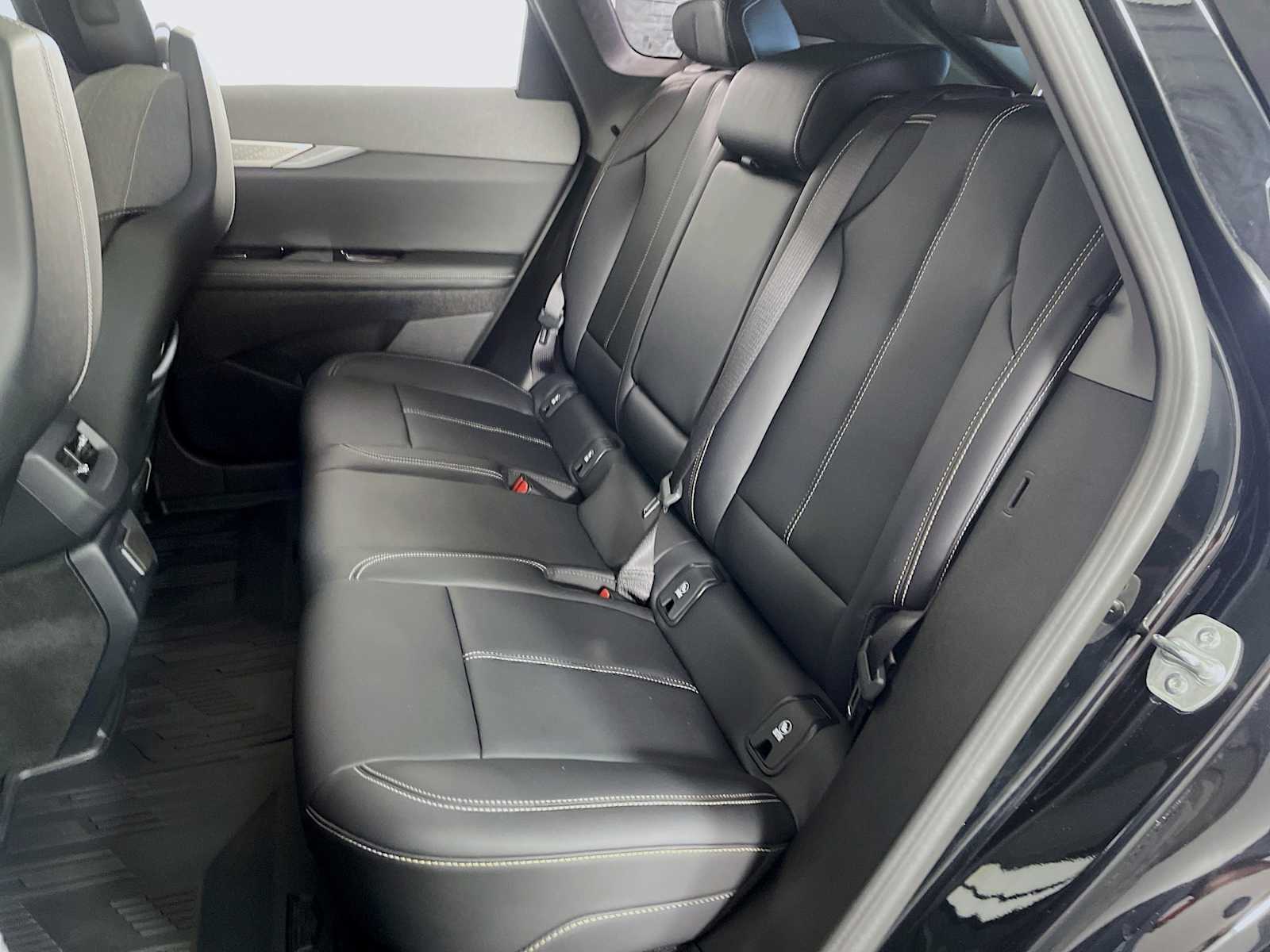 2025 Cadillac Optiq Luxury photo 4
