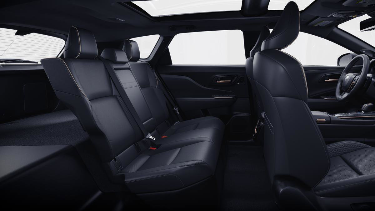 2025 Toyota Crown Signia Limited photo 3