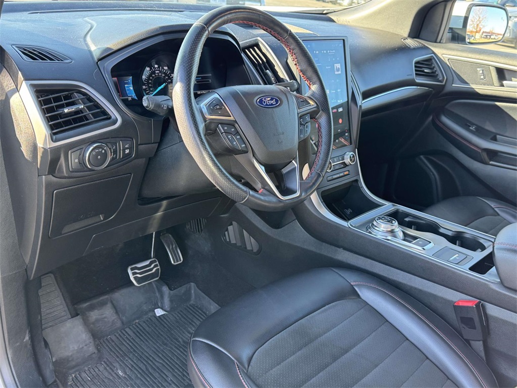 2022 Ford Edge ST photo 2