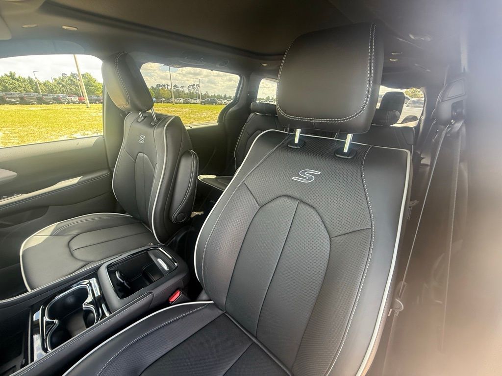 2026 Chrysler Pacifica Limited photo 20