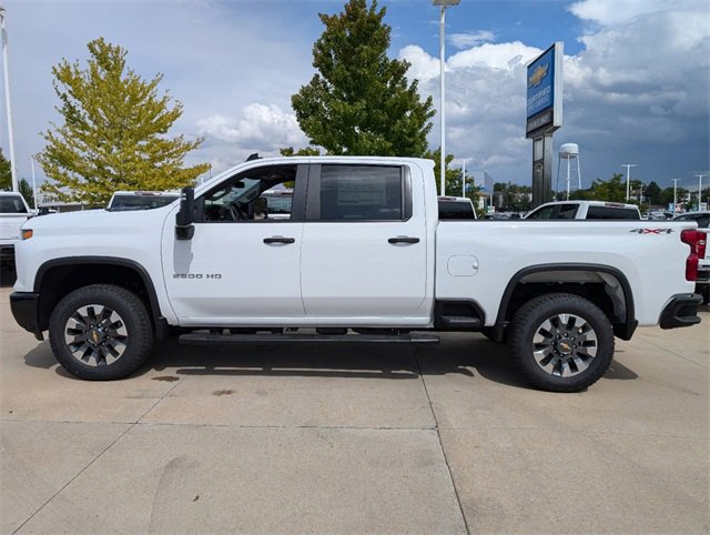 2024 Chevrolet Silverado 2500HD Custom photo 6