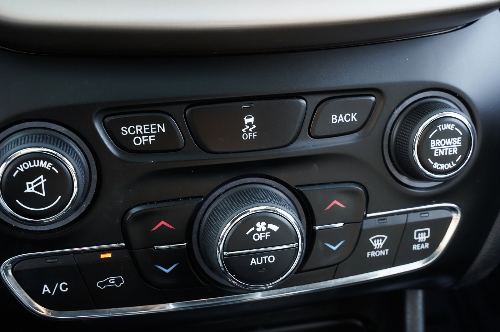 2015 Jeep Cherokee Limited photo 13