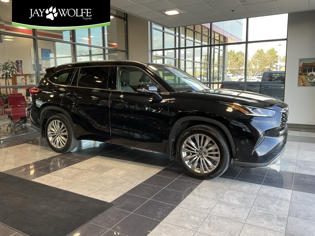 2024 Toyota Highlander Platinum's photo