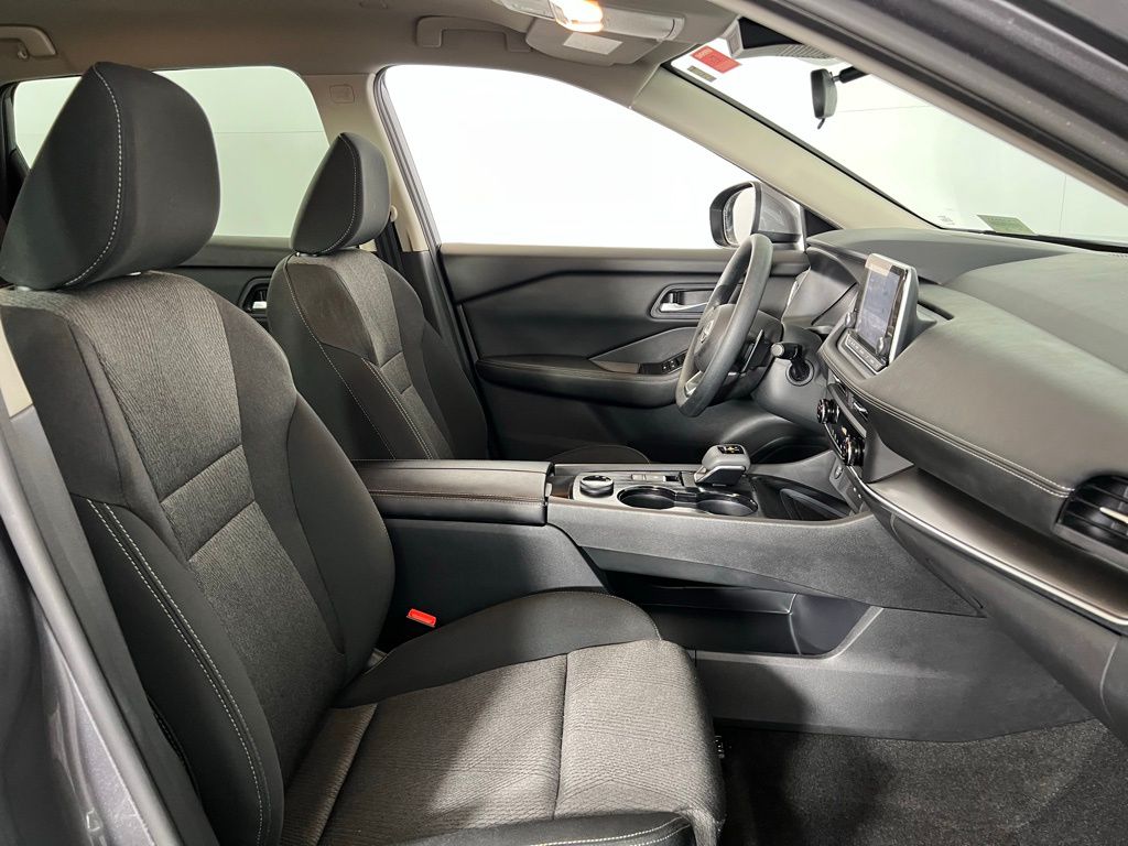 2024 Nissan Rogue SV photo 28