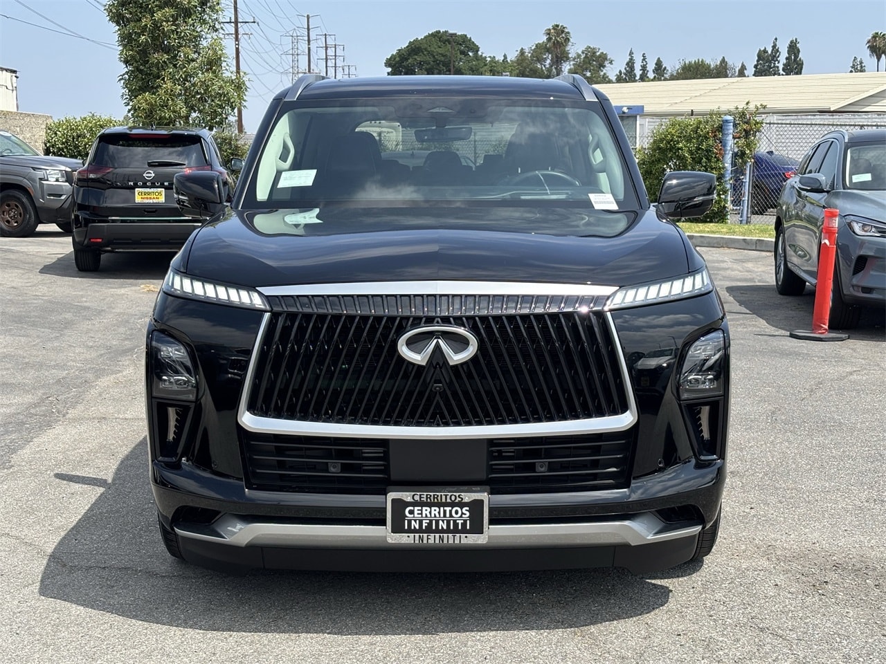 2025 Infiniti QX80 Luxe photo 6