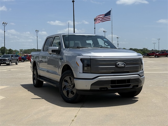 2025 Ford F-150 Lightning Lariat photo 2