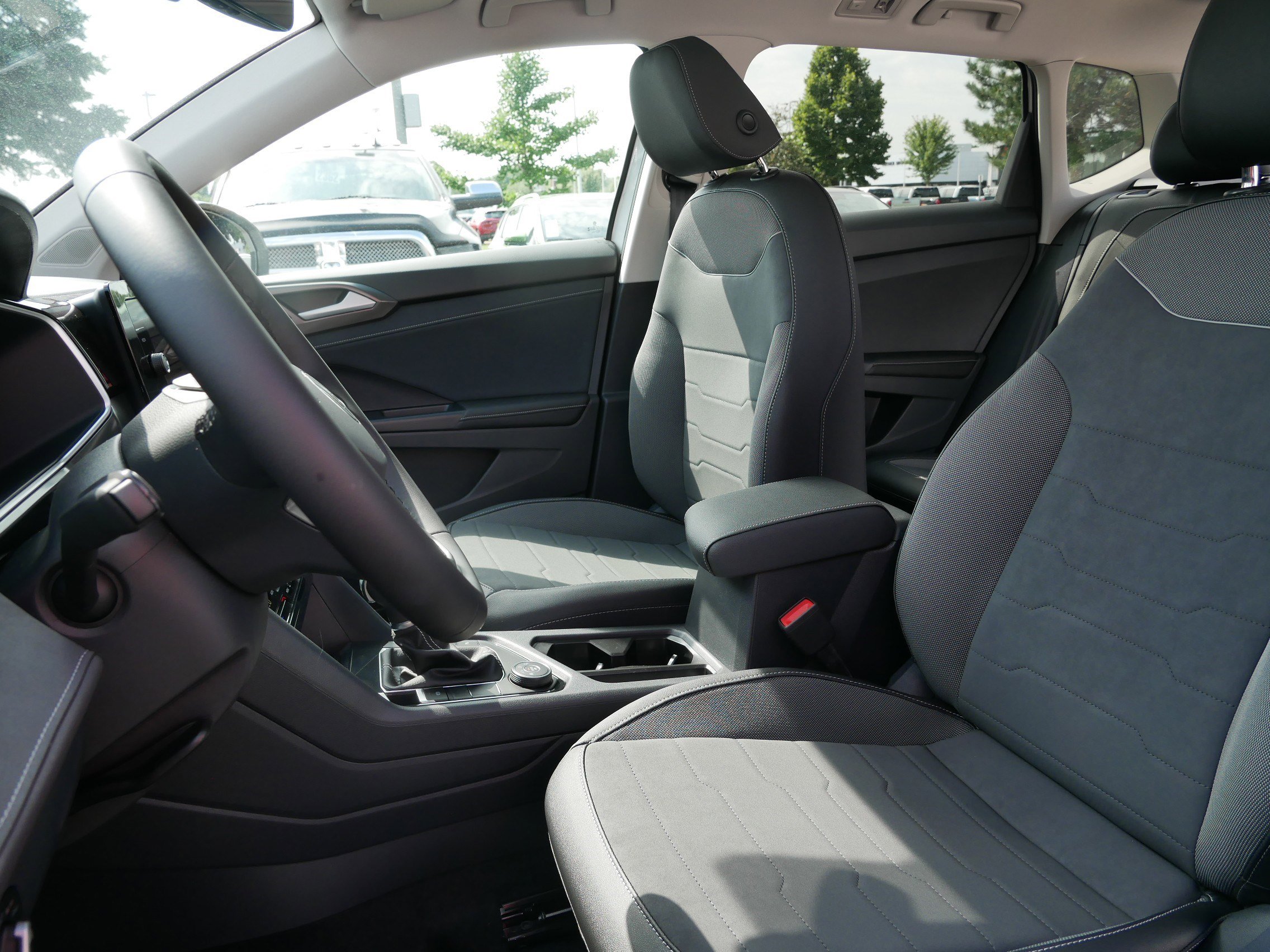 2025 Volkswagen Taos SE photo 2
