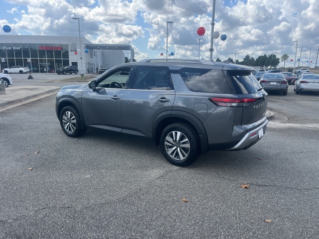 2025 Nissan Pathfinder SL photo 3