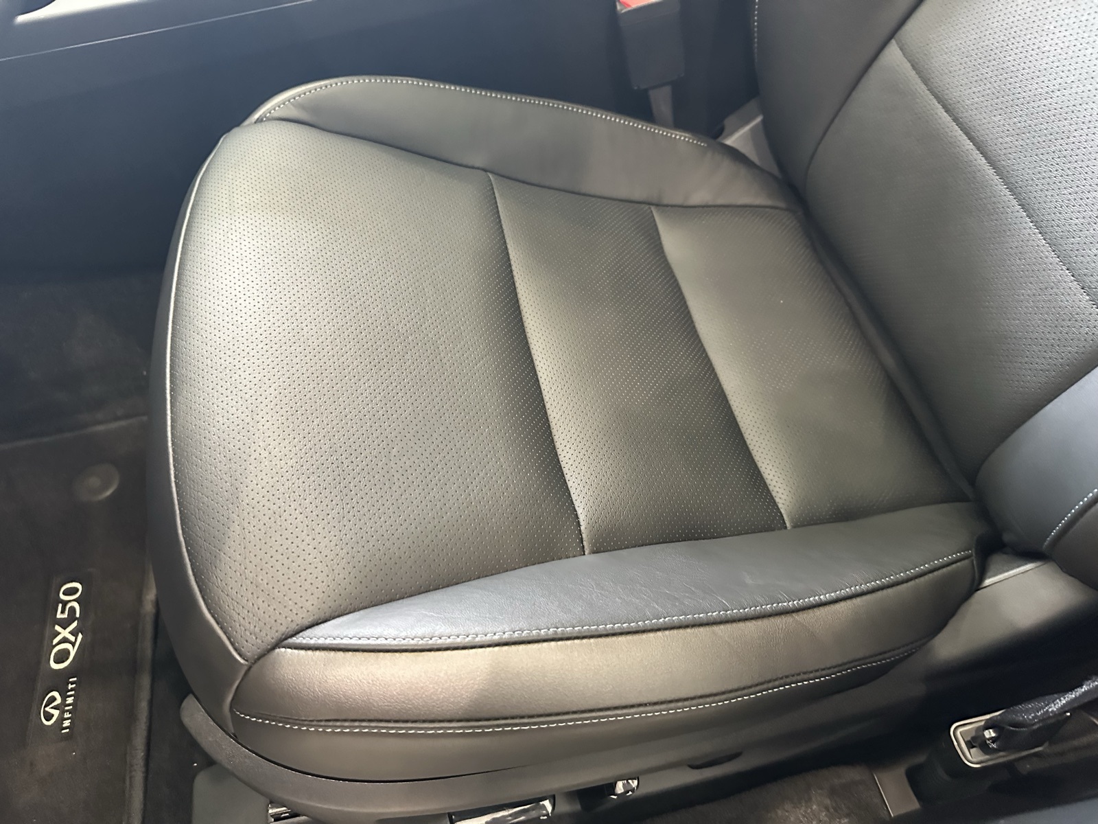 2025 Infiniti QX50 Luxe AWD photo 12