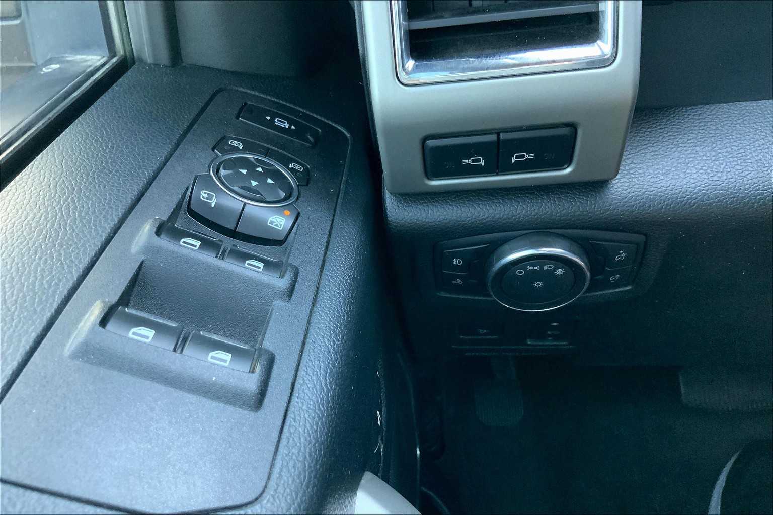 2018 Ford F-250 Lariat photo 28