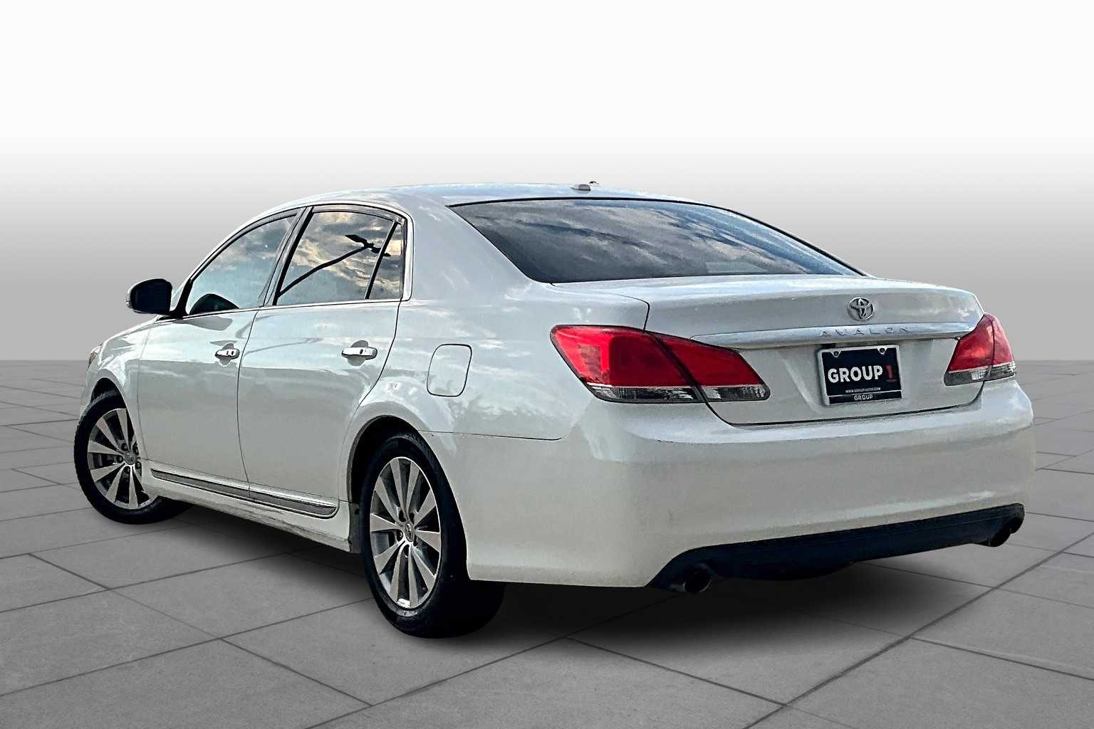 2011 Toyota Avalon Limited photo 10