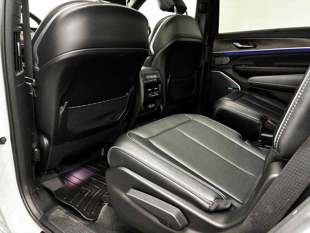2022 Jeep Grand Cherokee Overland photo 24