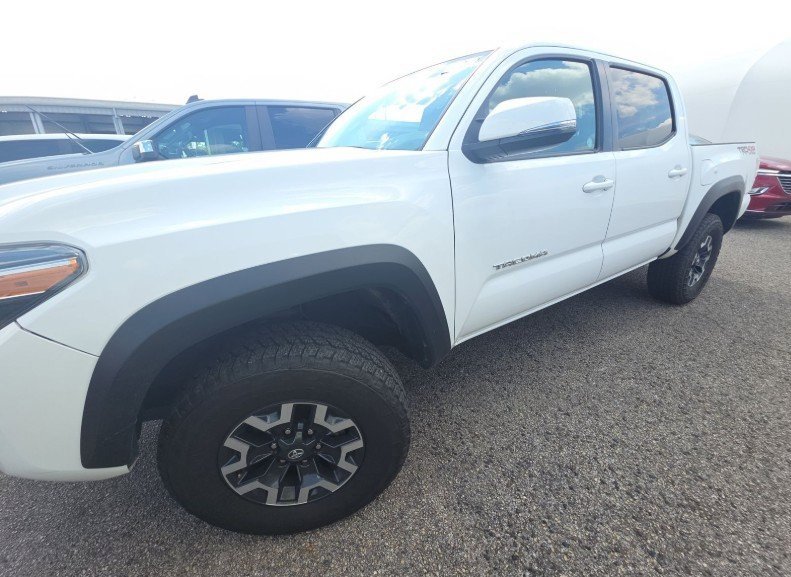 2023 Toyota Tacoma SR5 4x4 photo 2
