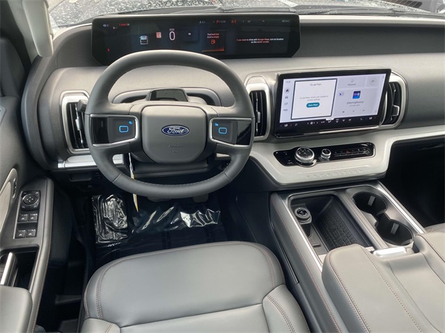 2025 Ford Expedition photo 9