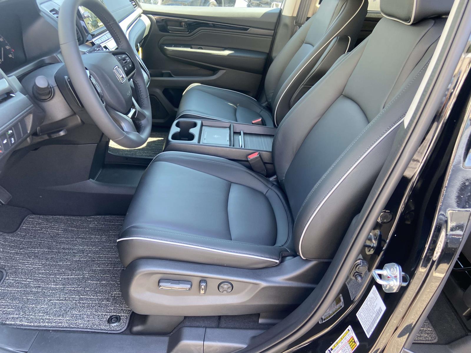 2026 Honda Odyssey Touring photo 8