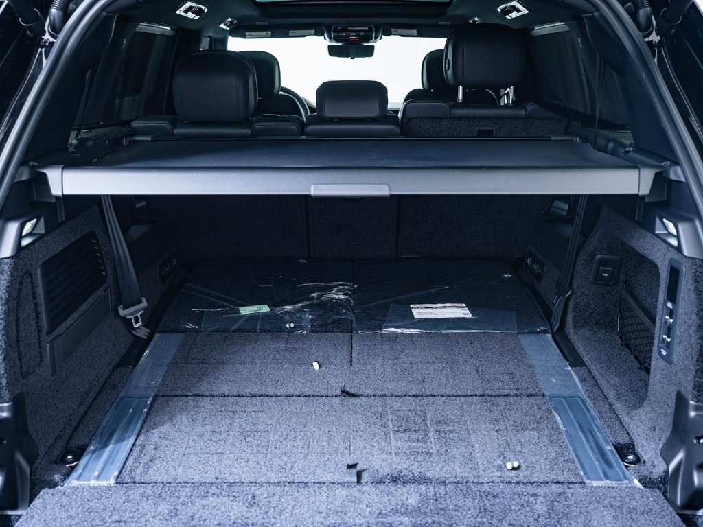 2025 Land Rover Range Rover SE photo 33