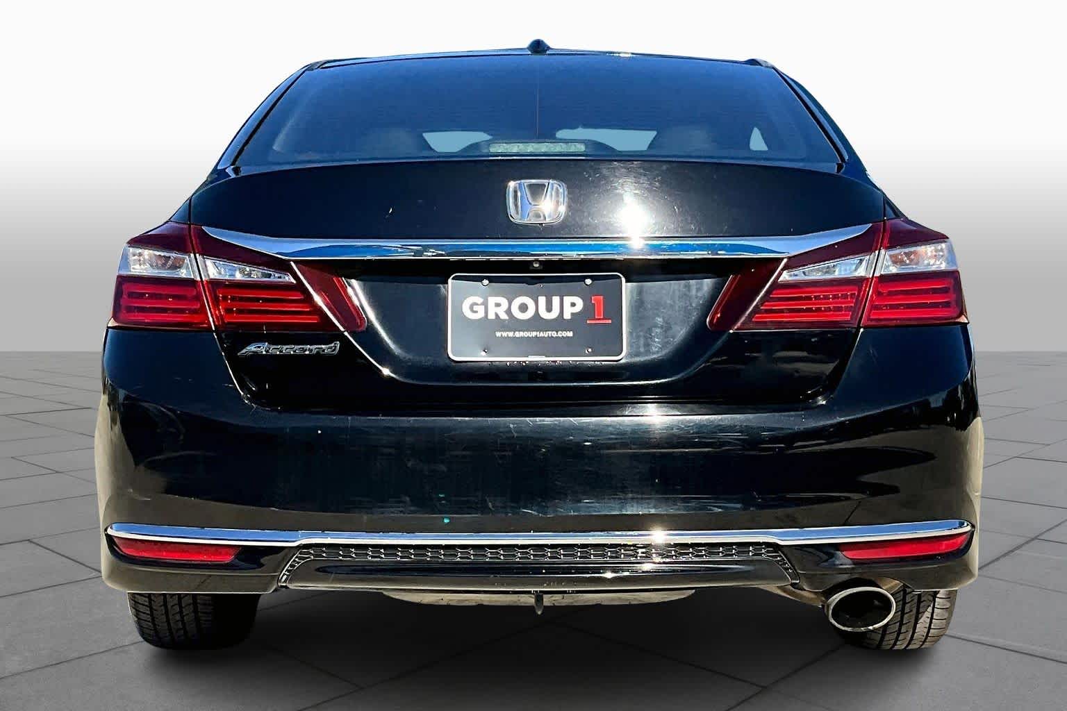 2017 Honda Accord EX-L photo 4