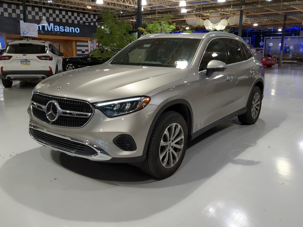 2023 Mercedes-Benz GLC GLC 300's photo