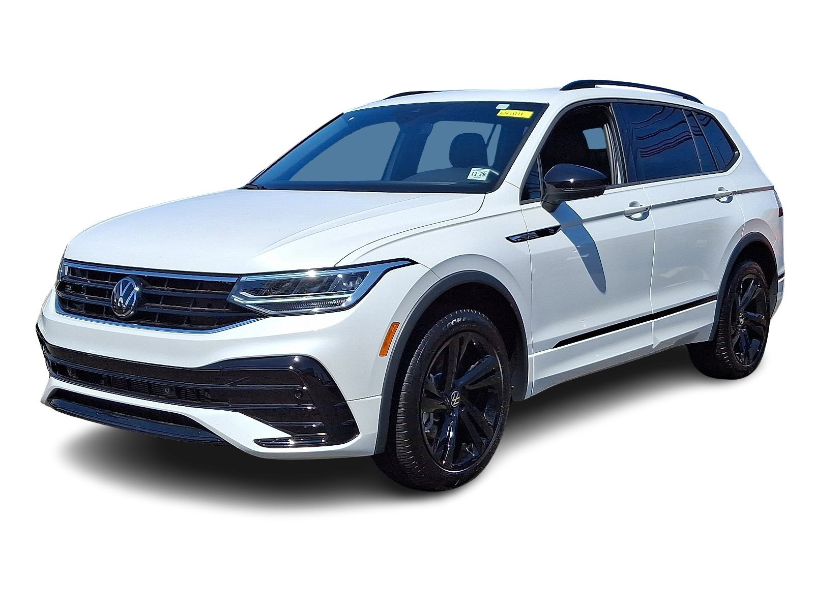 2024 Volkswagen Tiguan SE R-LINE BLACK's photo