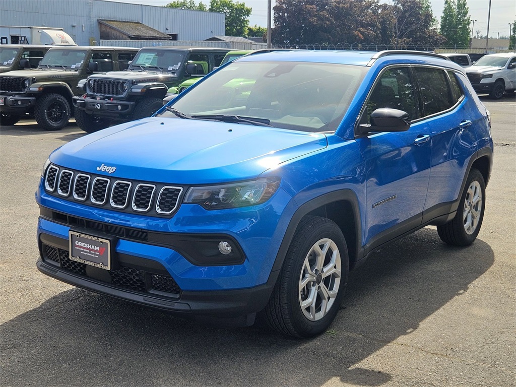 2025 Jeep Compass Latitude photo 3
