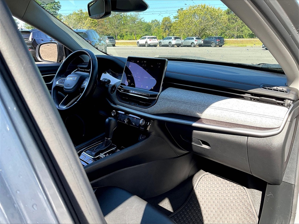 2022 Jeep Compass Latitude photo 13