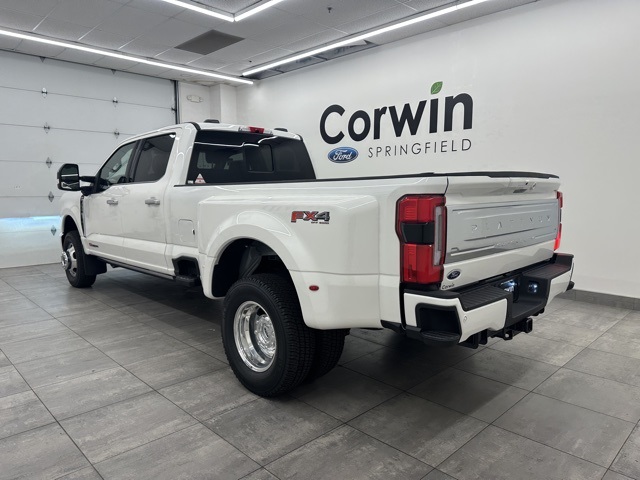 2026 Ford F-350 Platinum photo 2