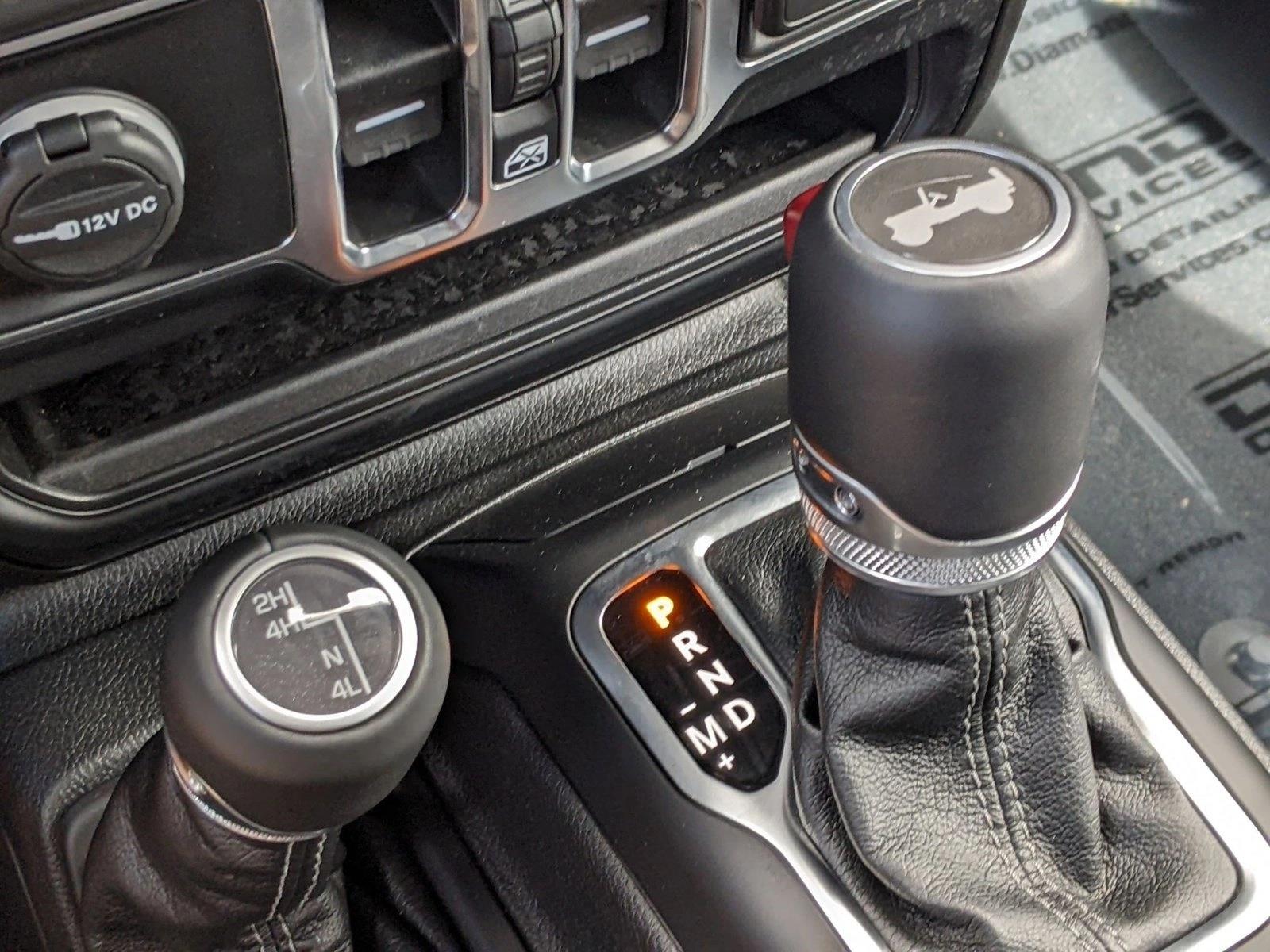2024 Jeep Wrangler Sahara photo 12
