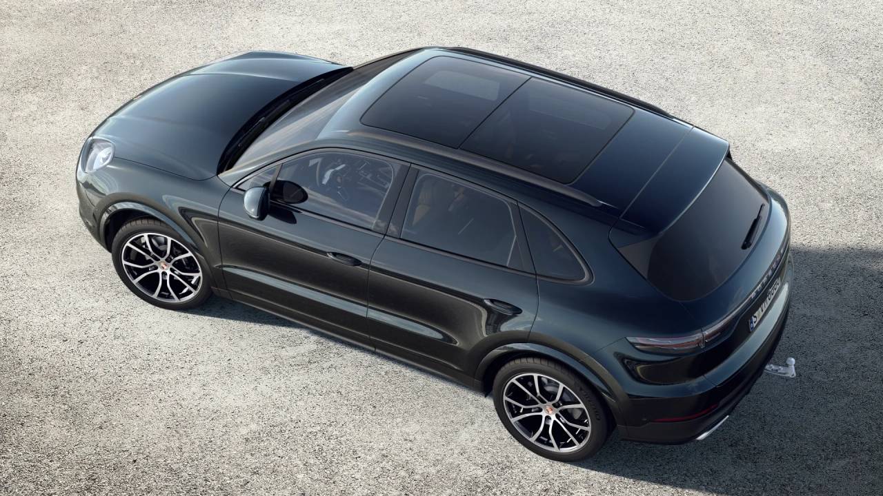 2023 Porsche Cayenne Platinum Edition photo 4