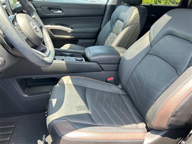 2024 Nissan Pathfinder Platinum photo 28