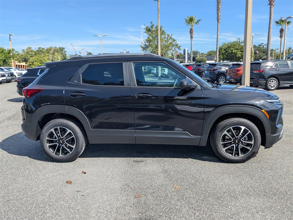 2026 Chevrolet Trailblazer LT photo 2