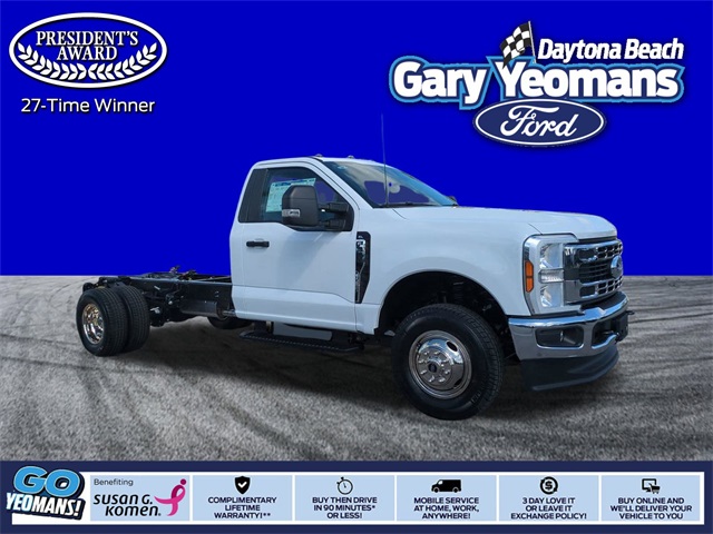 2025 Ford F-350 Super Duty Chassis Cab XL's photo