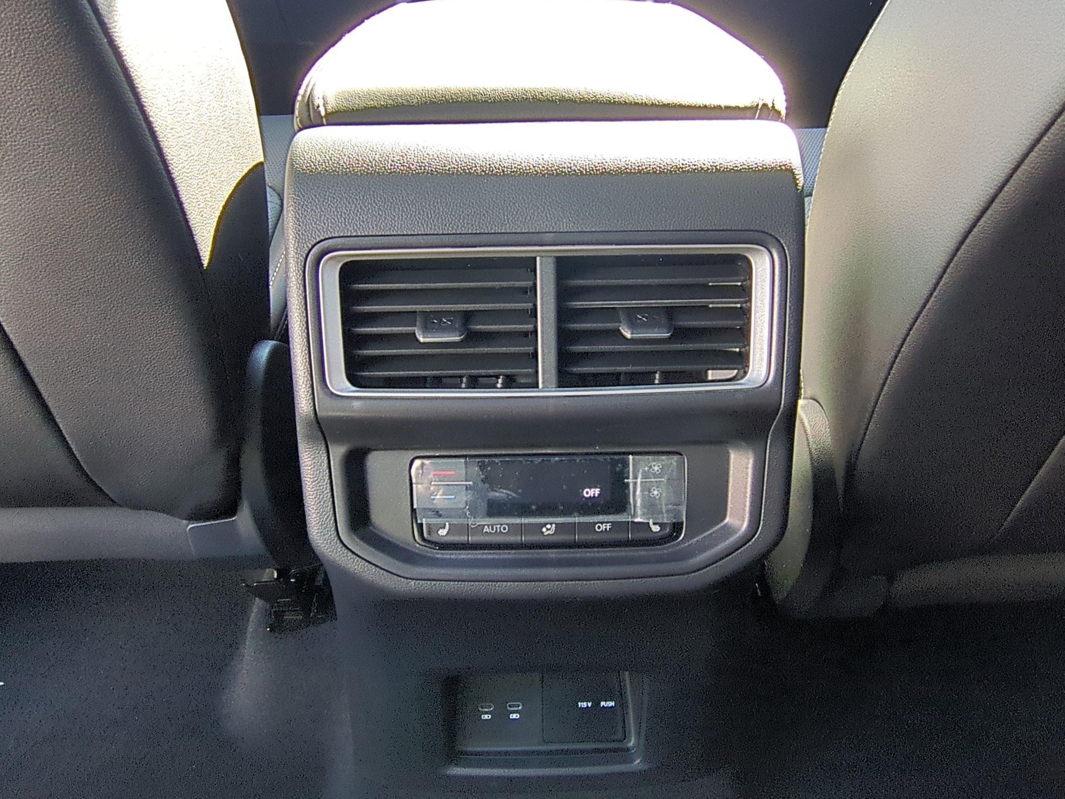 2025 Volkswagen Atlas SEL photo 15