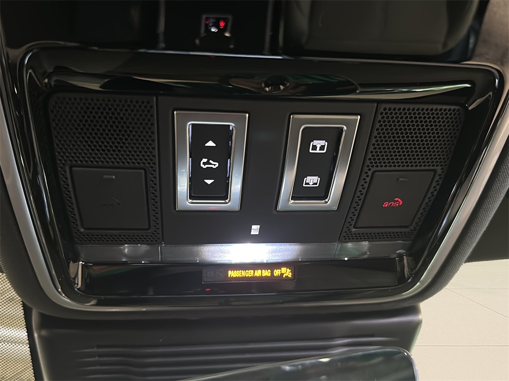 2026 Land Rover Range Rover Velar SE photo 11