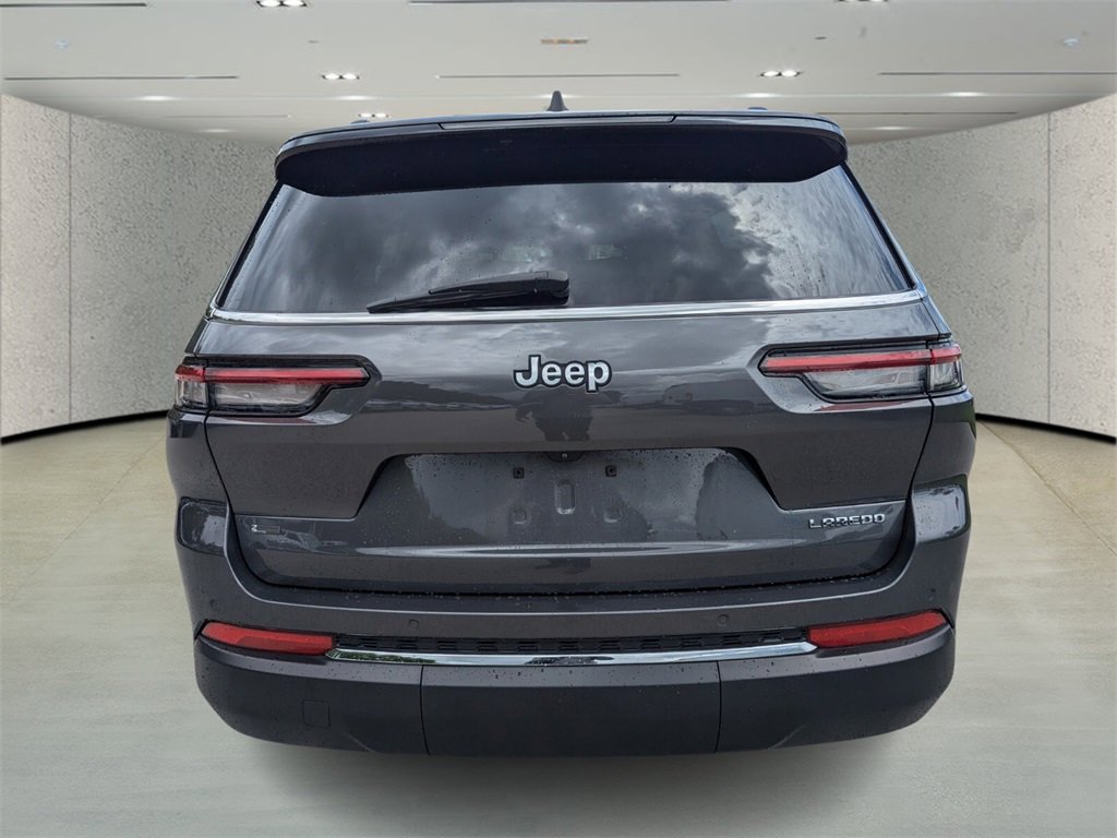 2022 Jeep Grand Cherokee Laredo photo 3