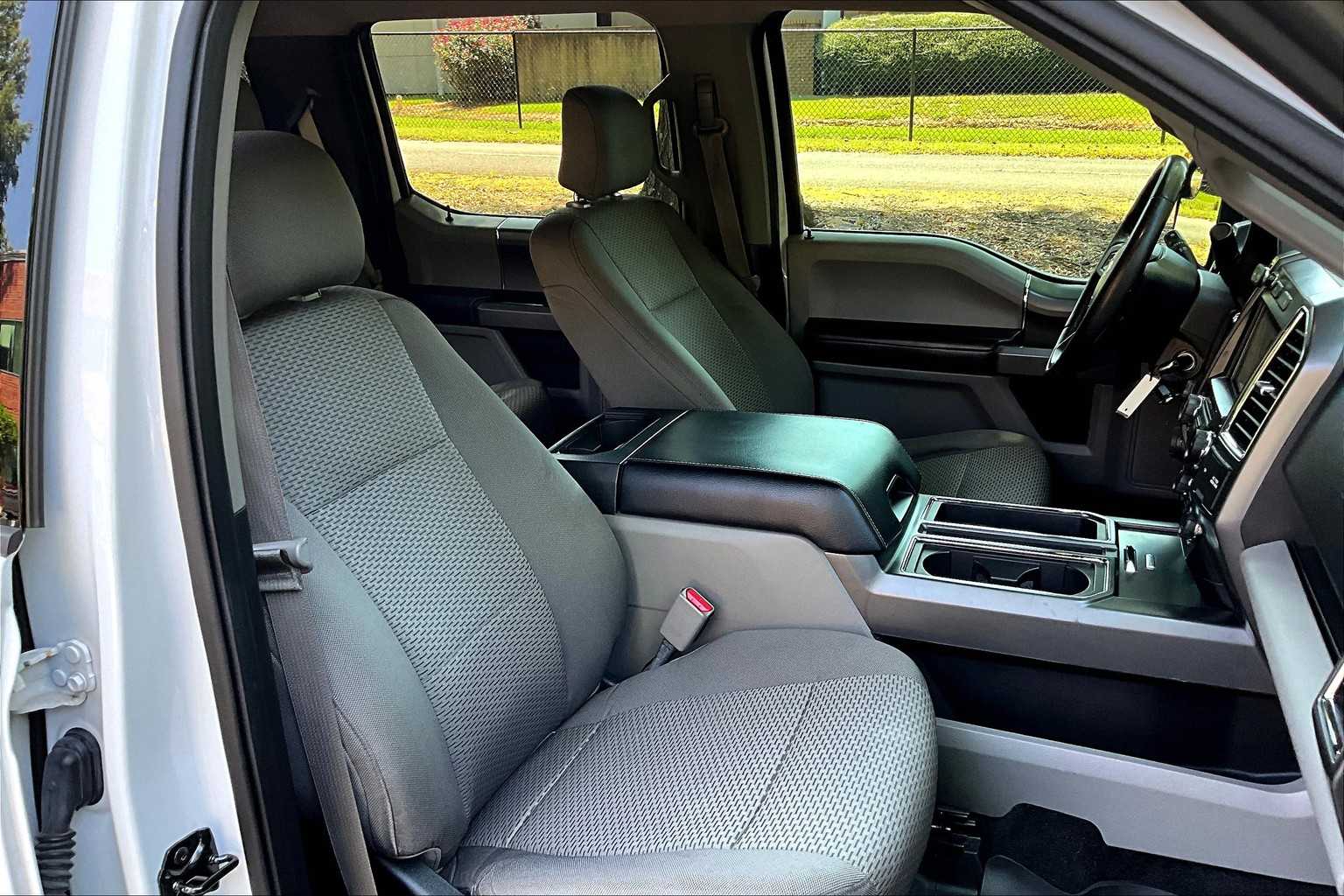 2016 Ford F-150 XLT photo 8