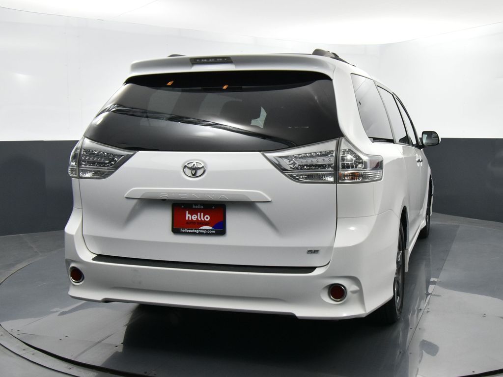2017 Toyota Sienna SE photo 26