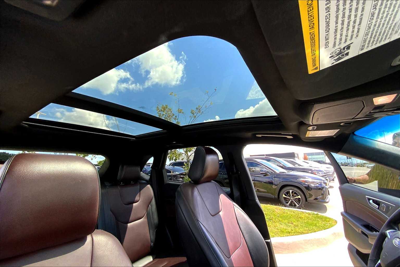 2020 Ford Edge Titanium photo 13