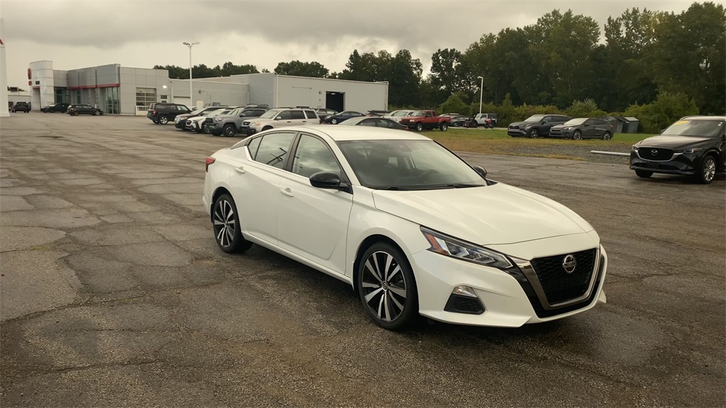 2022 Nissan Altima 2.5 SR photo 2